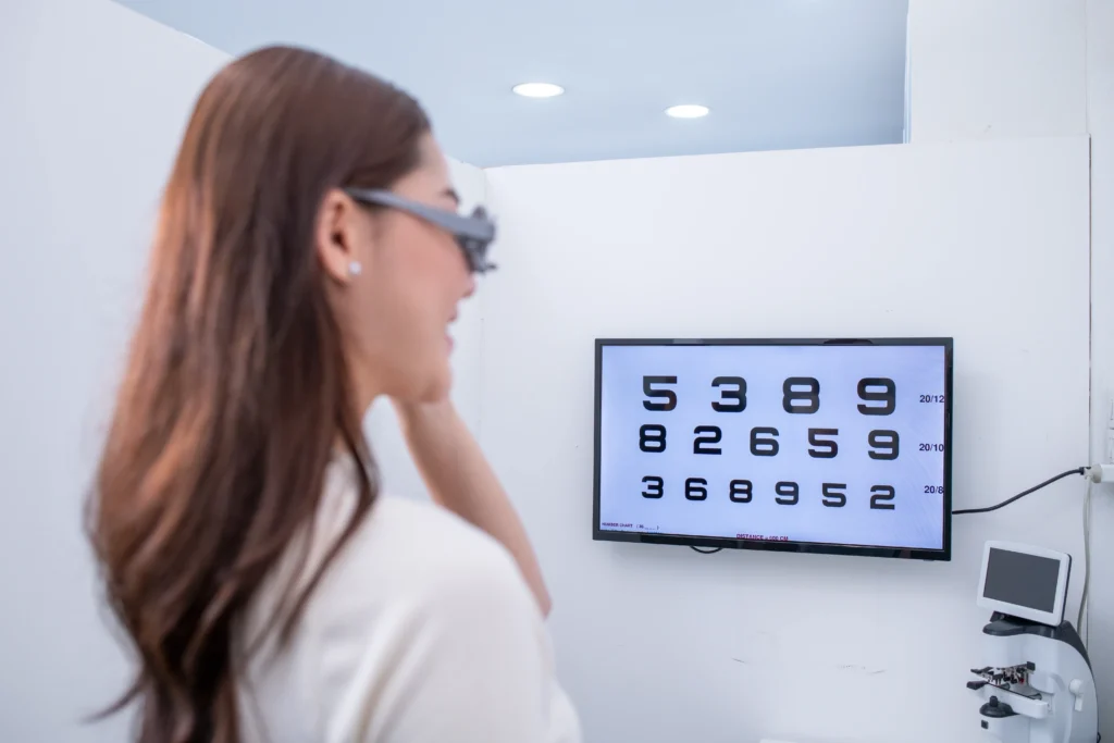 10 Early Warning Signs You Need to See an Eye Specialist